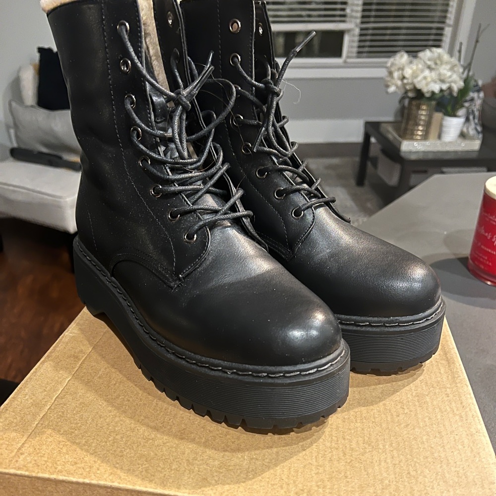 Steve Madden Betty platform boots